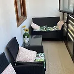 Céntrico piso con galería exterior