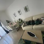 Céntrico piso con galería exterior