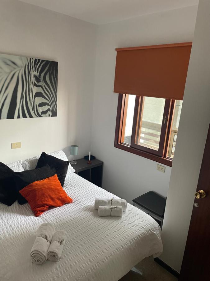 Céntrico Piso Con Galería Exterior *
